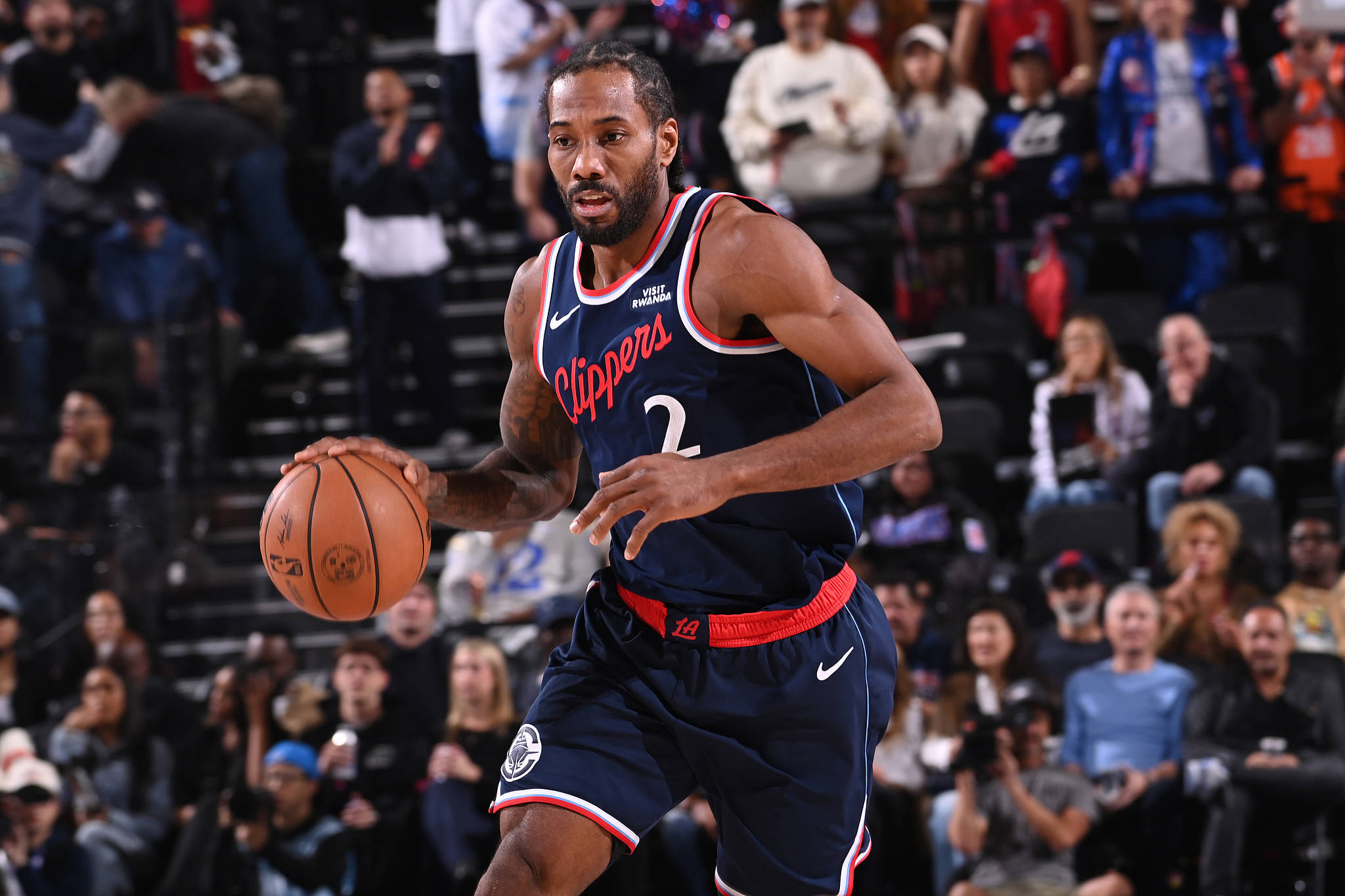  太狠了！洛杉矶快船迎英超关键赛托特纳姆清晨主帅复盘，莱比锡回应争议备战意甲