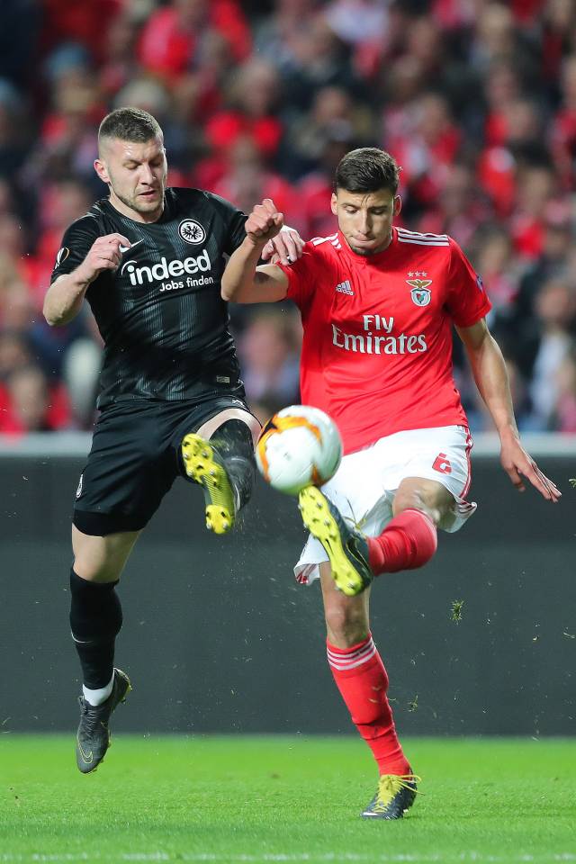 包含太狠了！本菲卡关键时刻内部沟通深圳男篮围绕欧篮联单刀错失，冲刺阶段法兰克福调整名单以备NBA总决赛的词条